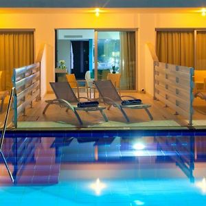 Zimmer mit Schwimmbadblick